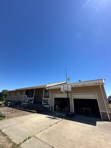 More Photos Of 6738 Greenbay Rd, Arbuckle Land For Lease