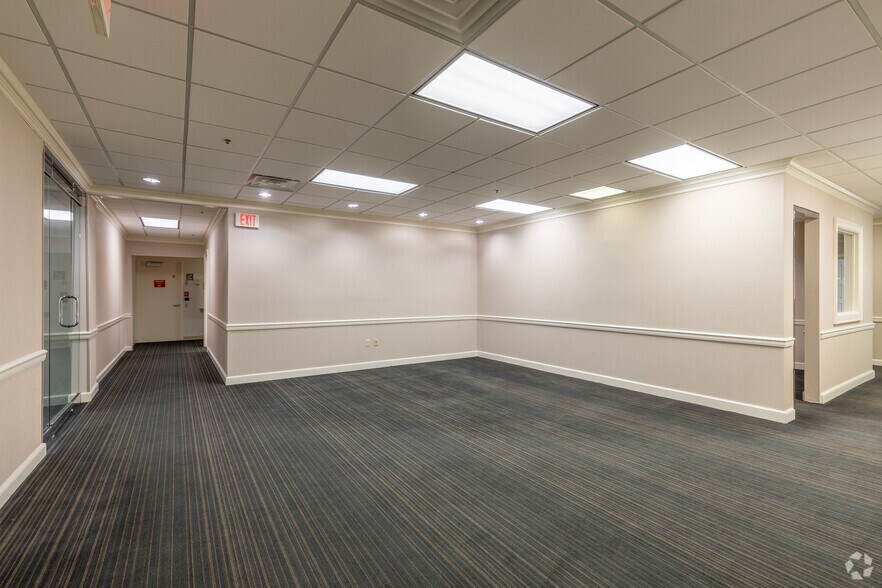 More Photos Of 301 E Main St, Lexington Office For Lease