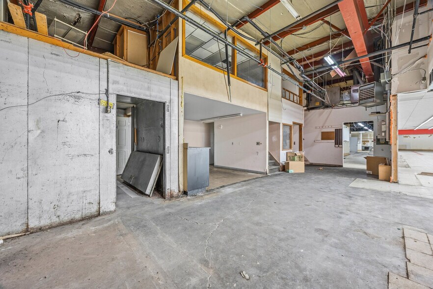 More Photos Of 3 Geddes Street Ext, Holley Supermarket For Sale