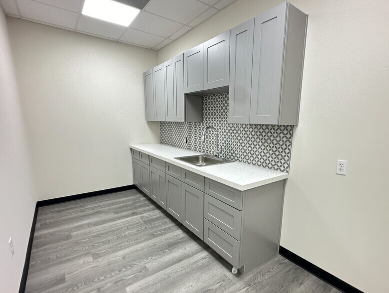 More Photos Of 2220 Katy Hockley Cut Off Rd, Katy Warehouse For Lease