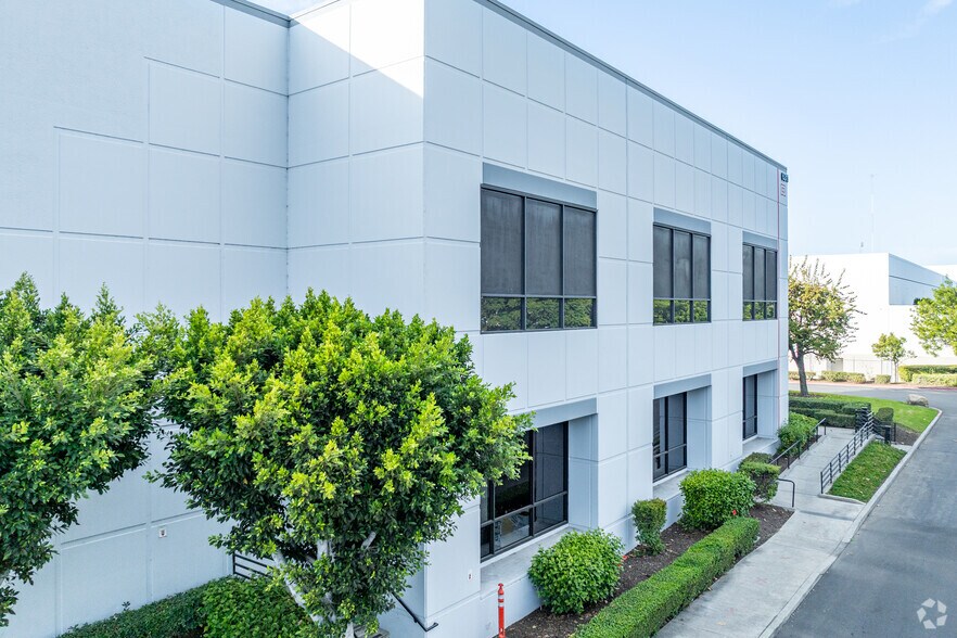 More Photos Of 6311 Knott Ave, Buena Park Warehouse For Lease