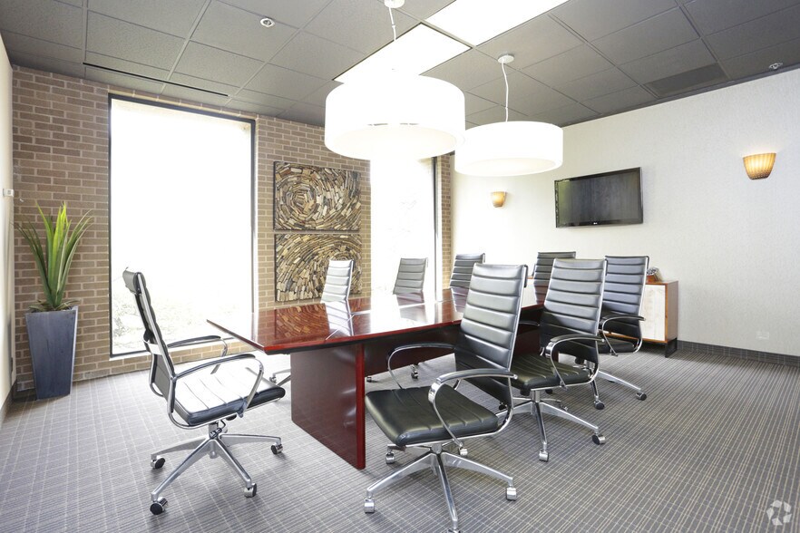 More Photos Of 5100 Westheimer Rd, Houston Office For Lease