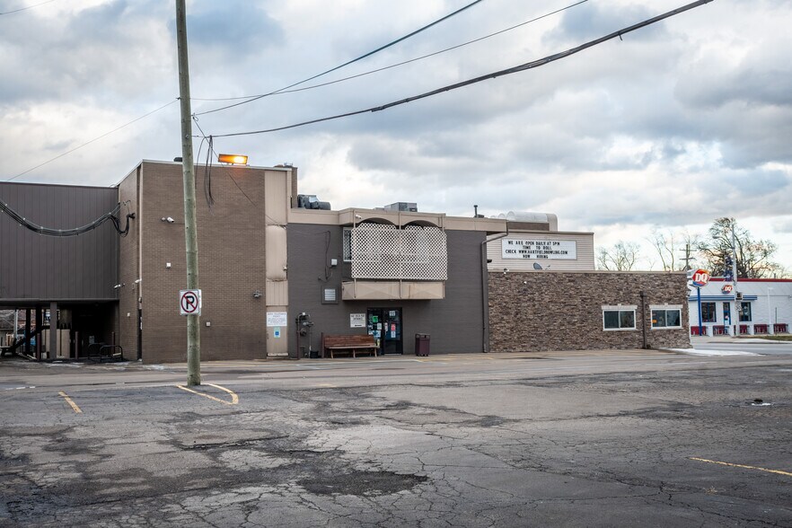 More Photos Of 3490 12 Mile Rd, Berkley Bowling Alley For Sale