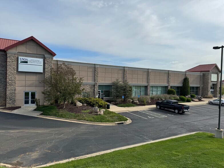 More Photos Of 1131 SW Winding Rd, Topeka Office For Sale
