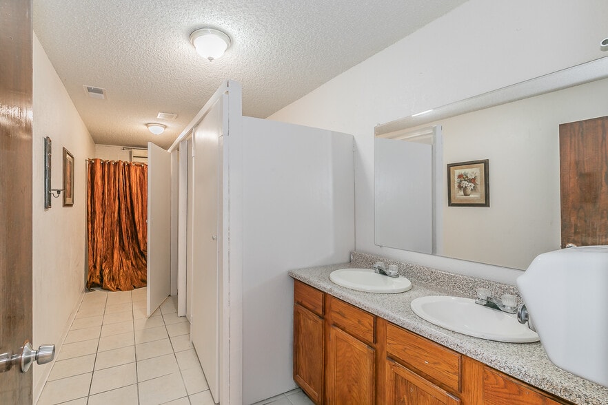 More Photos Of 5007 Ivy Ln, Dallas Specialty For Sale