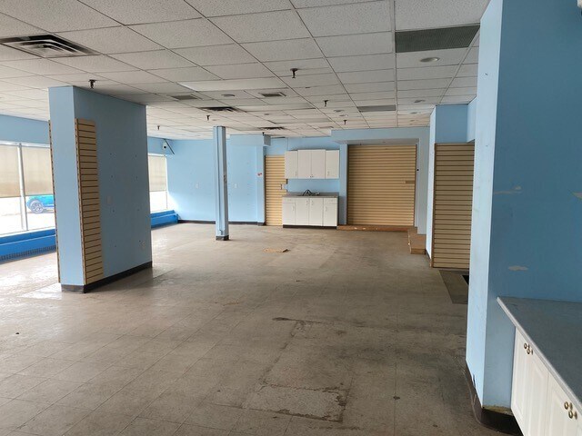 More Photos Of 12004 111th Ave NW, Edmonton Showroom For Lease