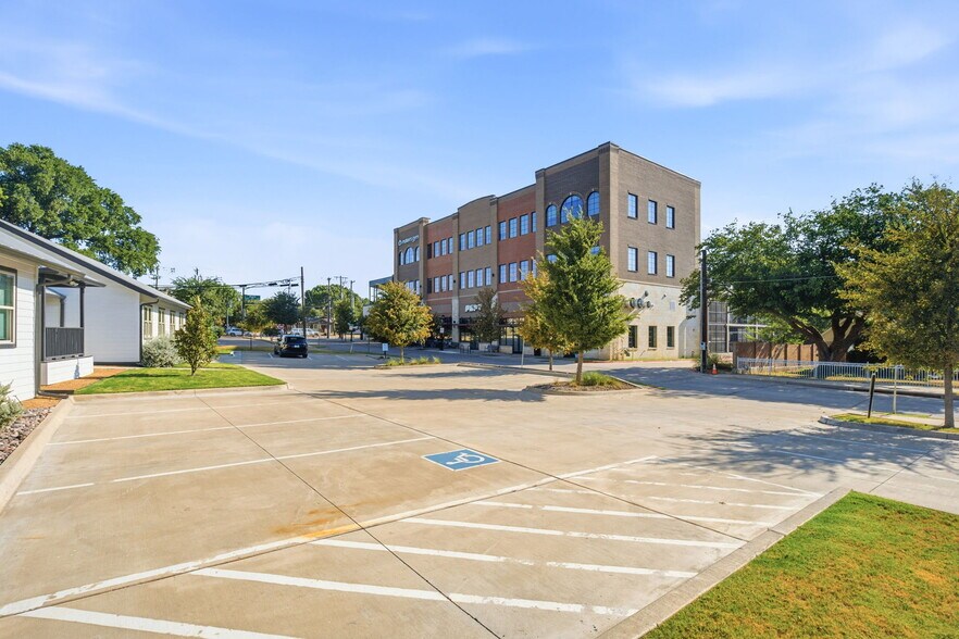 More Photos Of 7274 Elm St, Frisco Office For Sale