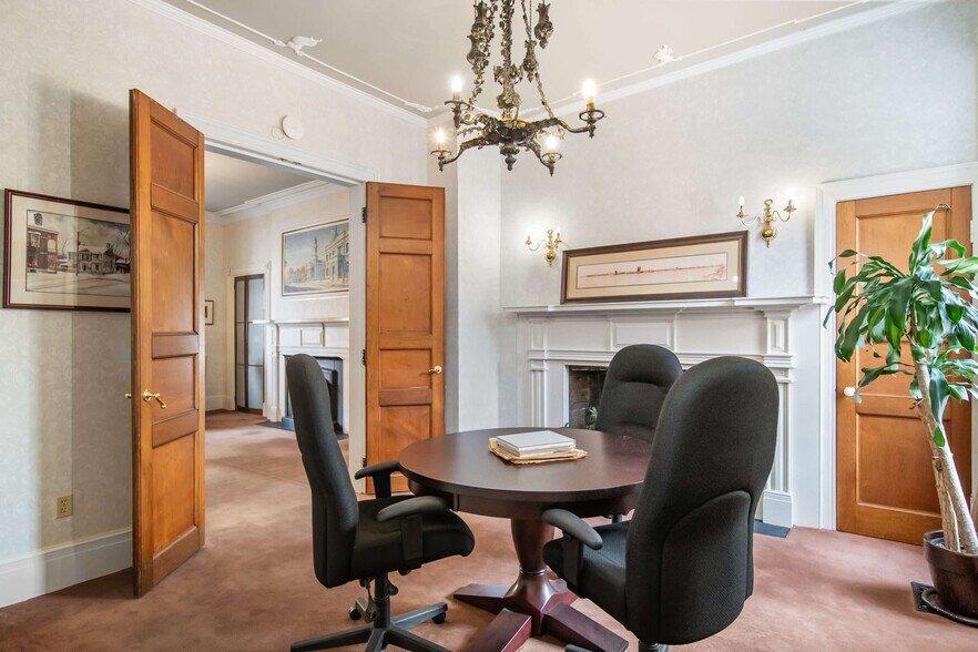 More Photos Of 264 King St E, Kingston Office For Sale