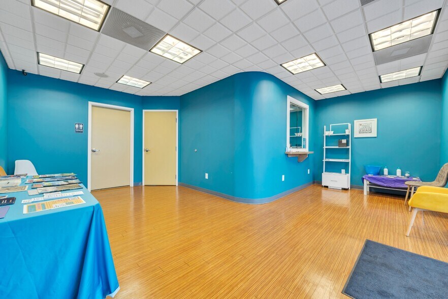More Photos Of 2601 Franklin Rd, Roanoke Freestanding For Sale