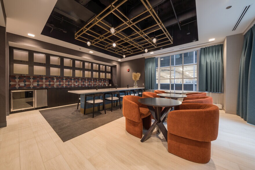 More Photos Of 303 W Madison St, Chicago Office For Lease