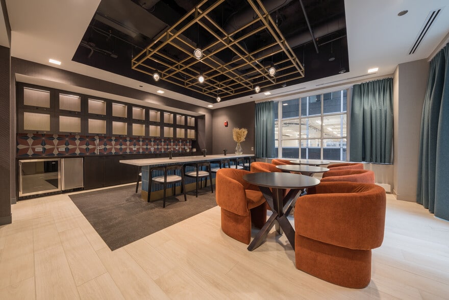 More Photos Of 303 W Madison St, Chicago Office For Lease