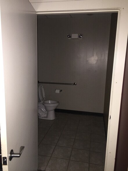 More Photos Of 9042 Hornbaker Rd, Manassas Industrial For Lease