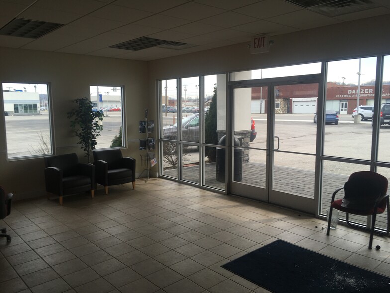 Primary Photo Of 107B MacCorkle Ave, South Charleston Auto Dealership For Lease