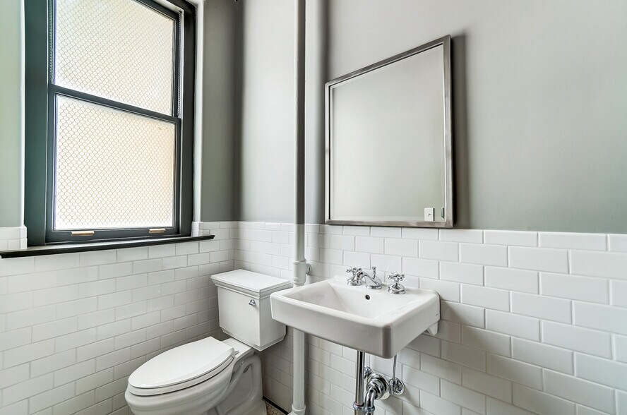 More Photos Of 9-11 N 3rd St, Newark Office For Lease