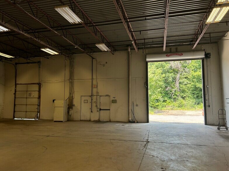 More Photos Of 3101-3117 Hubbard Rd, Landover Warehouse For Sale