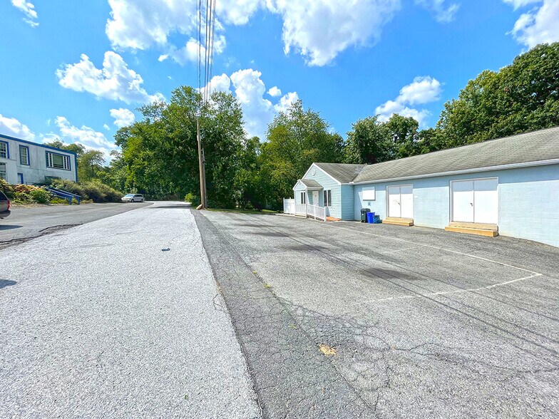 More Photos Of 29 Radam St, Enola Industrial For Lease