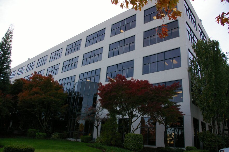 More Photos Of 5100 S Macadam Ave, Portland Office For Sale