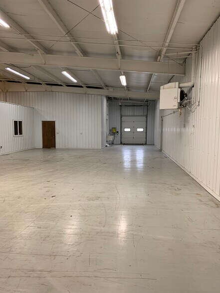 More Photos Of 3146 Market St, Green Bay Warehouse For Lease
