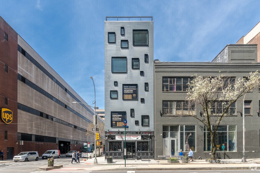 More Photos Of 589 11th Ave, New York Loft Creative Space For Sale