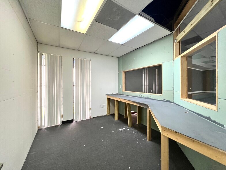 More Photos Of 3425 NW 73rd Ave, Miami Office For Lease