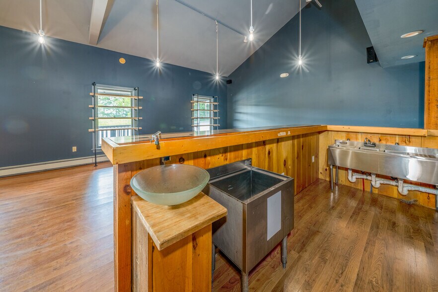More Photos Of 279 S Main St, Winterport Winery Vineyard For Sale