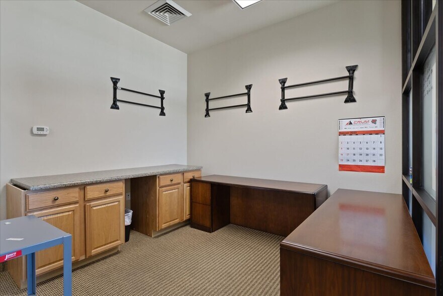 More Photos Of 1103 Old Town Ln, Cheyenne Office For Sale
