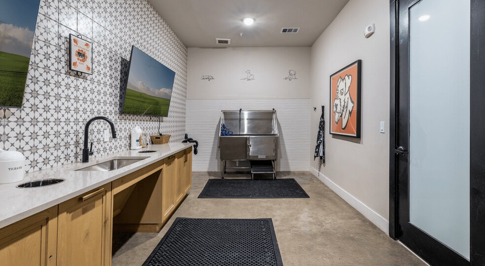 More Photos Of 4910 E 7th St, Austin Coworking Space