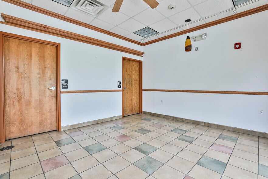 More Photos Of 141 Summit St, Peabody Freestanding For Lease