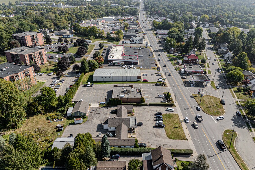 More Photos Of 139 Queensway W, Simcoe Hotel For Lease