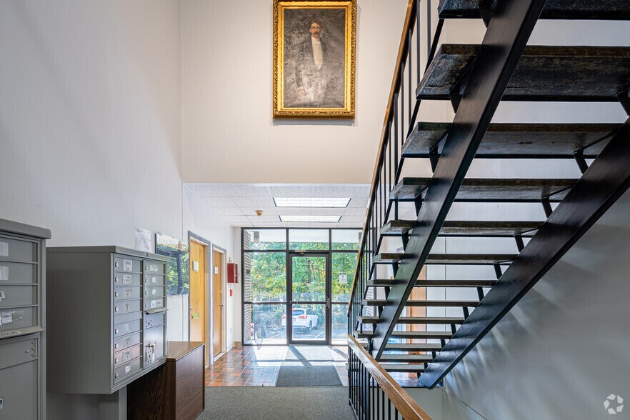 More Photos Of 4 Militia Dr, Lexington Office For Lease