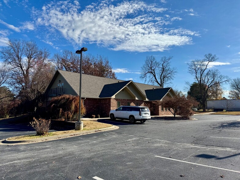 More Photos Of 513 N Shiloh St, Springdale Healthcare For Sale