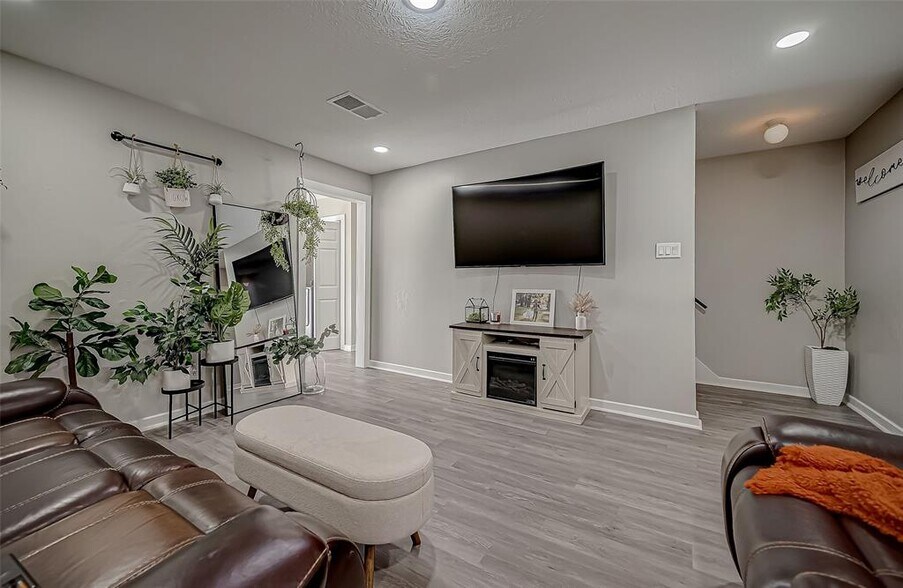 More Photos Of 1408 Edward Dr, South Houston Apartments For Sale