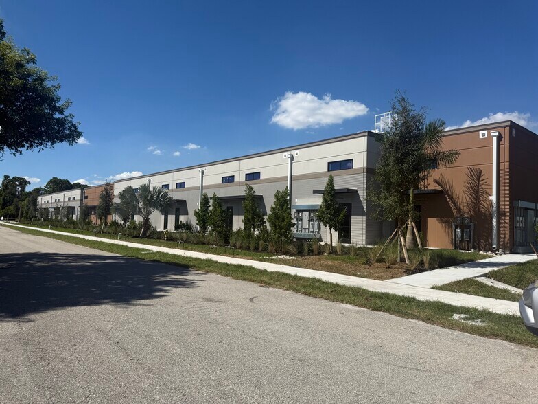 More Photos Of 8156 Alico Rd, Fort Myers Freestanding For Lease