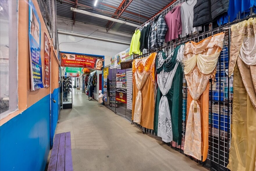 More Photos Of 318 E Long Ave, Fort Worth General Retail For Sale