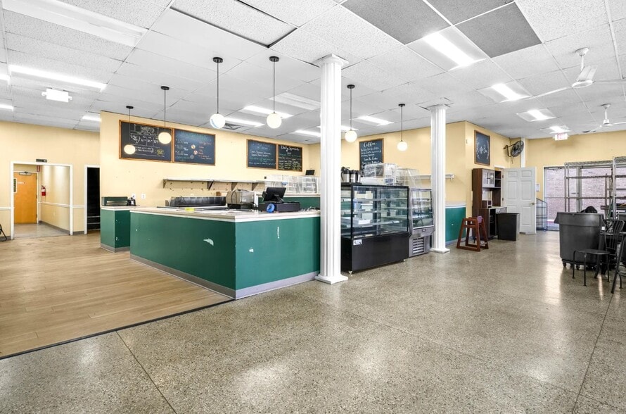 More Photos Of 22675 Washington St, Leonardtown General Retail For Lease