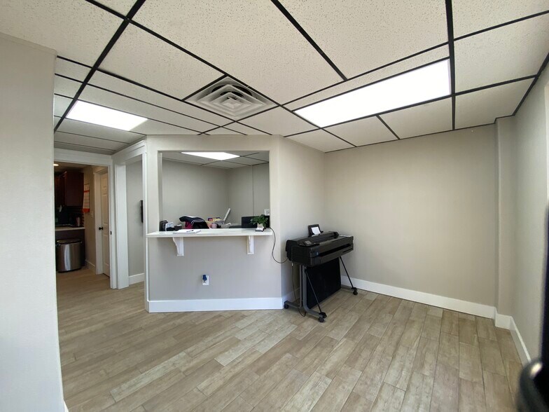 More Photos Of 1173 N Main St, Vidor Office For Lease