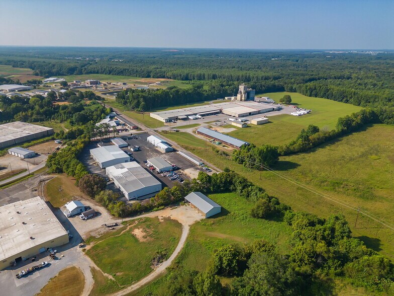 More Photos Of 123-139 Ragland Rd, Jackson Warehouse For Lease