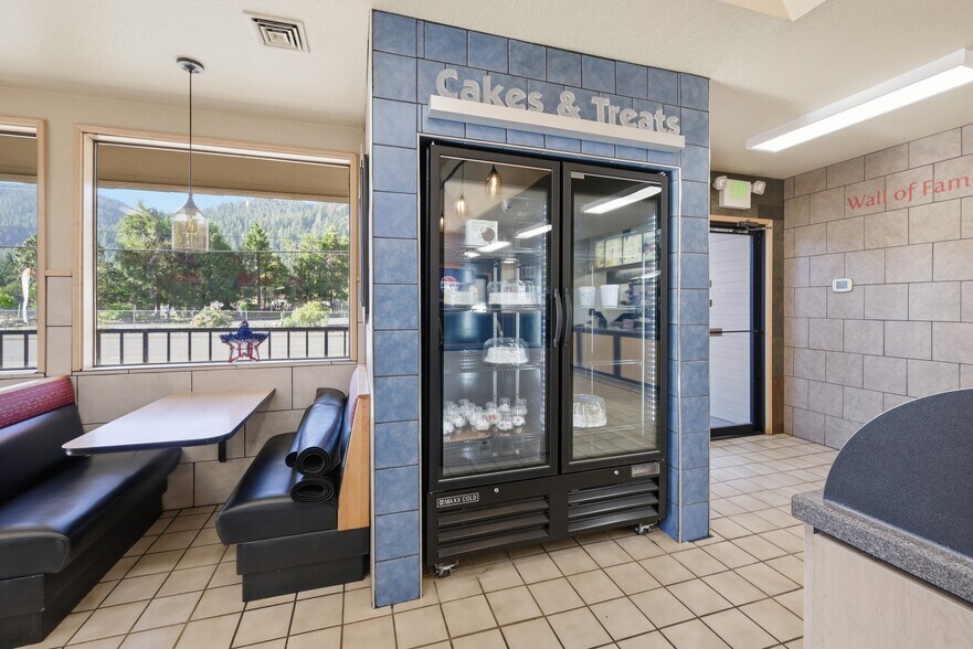 More Photos Of 47720 Or-58 Hwy, Oakridge Fast Food For Sale