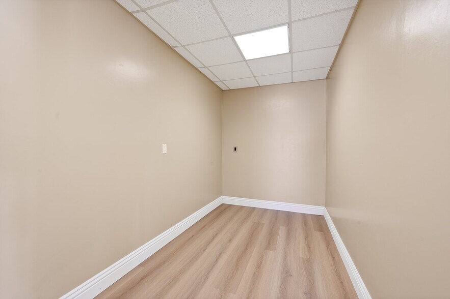 More Photos Of 2715 W 1st St, Santa Ana Unknown For Lease