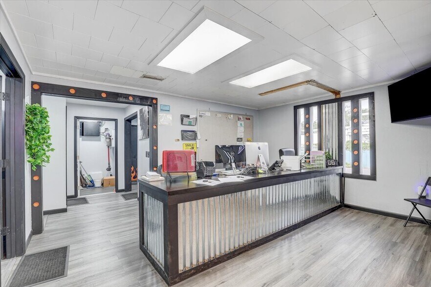 More Photos Of 11309 E US Highway 92, Seffner Warehouse For Sale