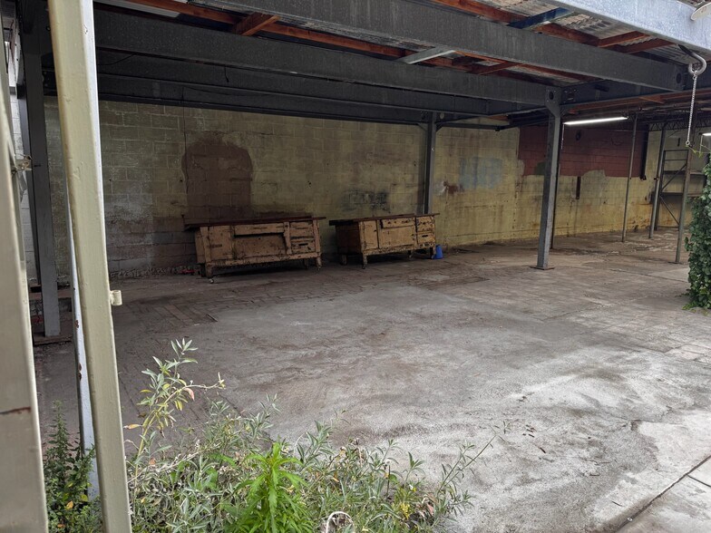 More Photos Of 2910 Denby Ave, Los Angeles Manufacturing For Lease