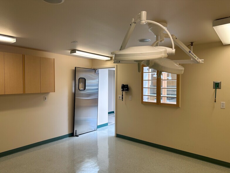 More Photos Of 13020 NE 85th St, Kirkland Medical For Sale