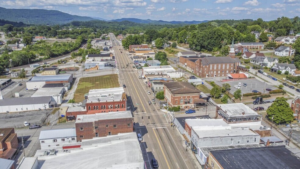 More Photos Of 430 N Roane St, Harriman Storefront For Sale