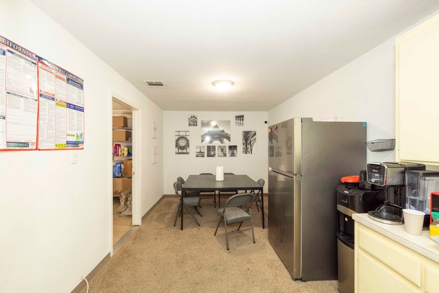 More Photos Of 18026 Jonathan St, Adelanto Medical For Lease