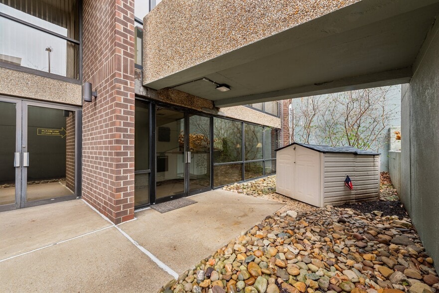 More Photos Of 750 Washington Rd, Mt Lebanon Apartments For Sale