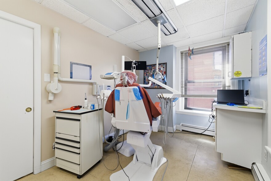 More Photos Of 1051 Beacon St, Brookline Medical For Sale