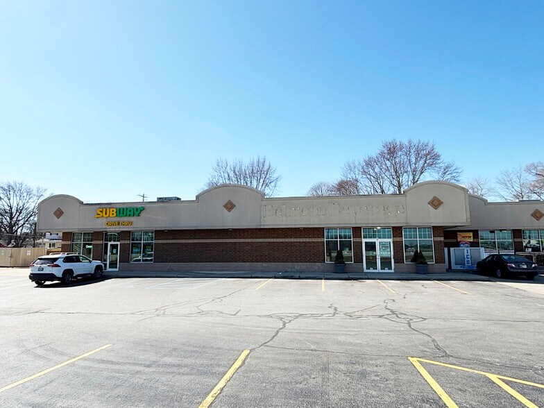 More Photos Of 8972 N US Highway 24 E, Roanoke Storefront For Lease