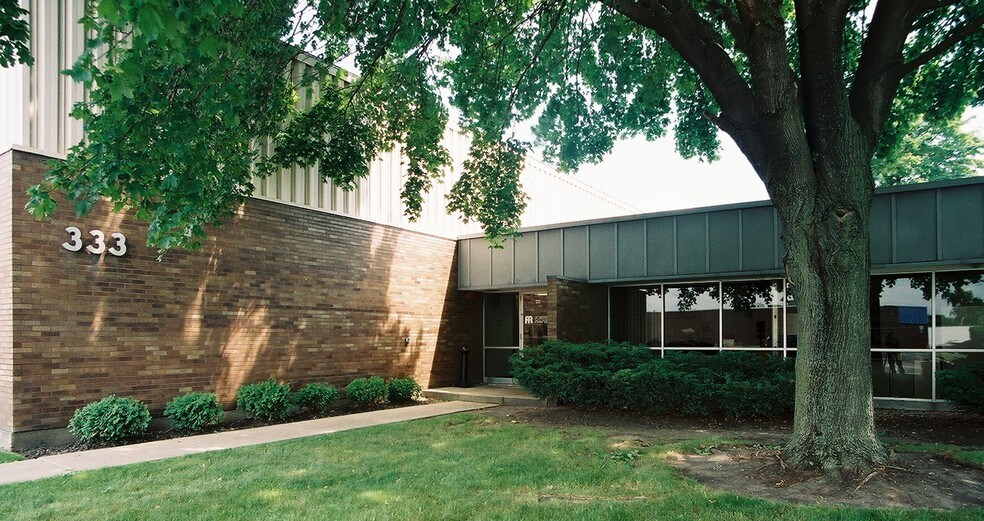 More Photos Of 333 W Washington Blvd, Mundelein Manufacturing For Sale