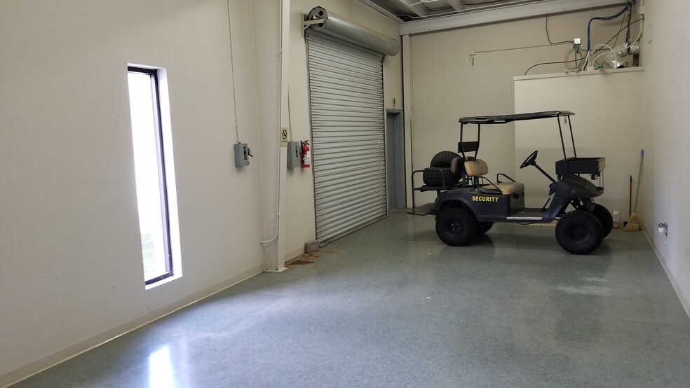 More Photos Of 12719 Spectrum Dr, San Antonio Light Manufacturing For Lease