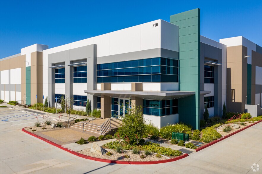 More Photos Of 4260 N Harbor Blvd, Fullerton Unknown For Lease